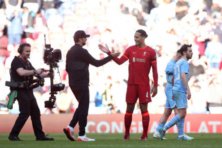 Liverpool suýt rơi vé chung kết FA Cup, Van Dijk thừa nhận “hết hồn”