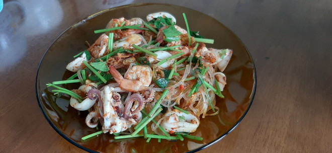 Swapping dishes with vermicelli mixed with squid made the whole family surprised and praised - 3