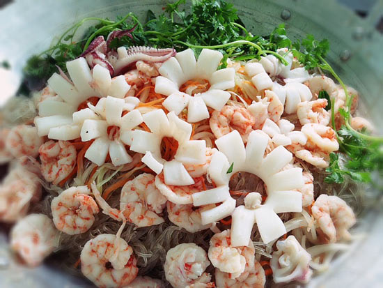 Changing dishes with vermicelli mixed with squid made the whole family surprised and praised - 4