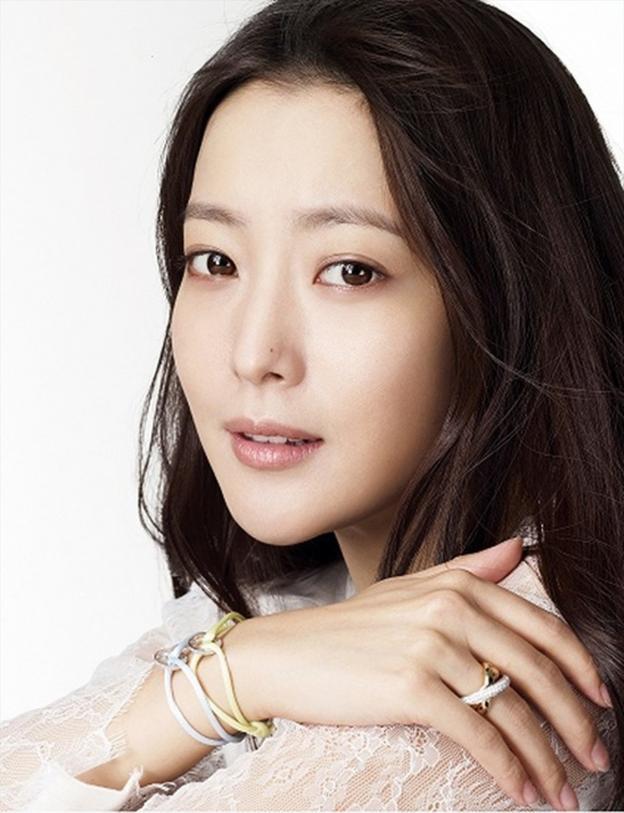Bí mật nhan sắc tuổi 45 của Kim Hee Sun - 2