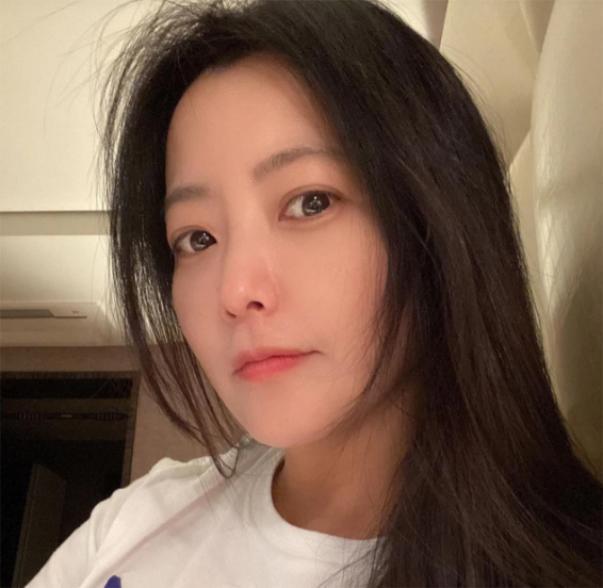 Bí mật nhan sắc tuổi 45 của Kim Hee Sun - 4
