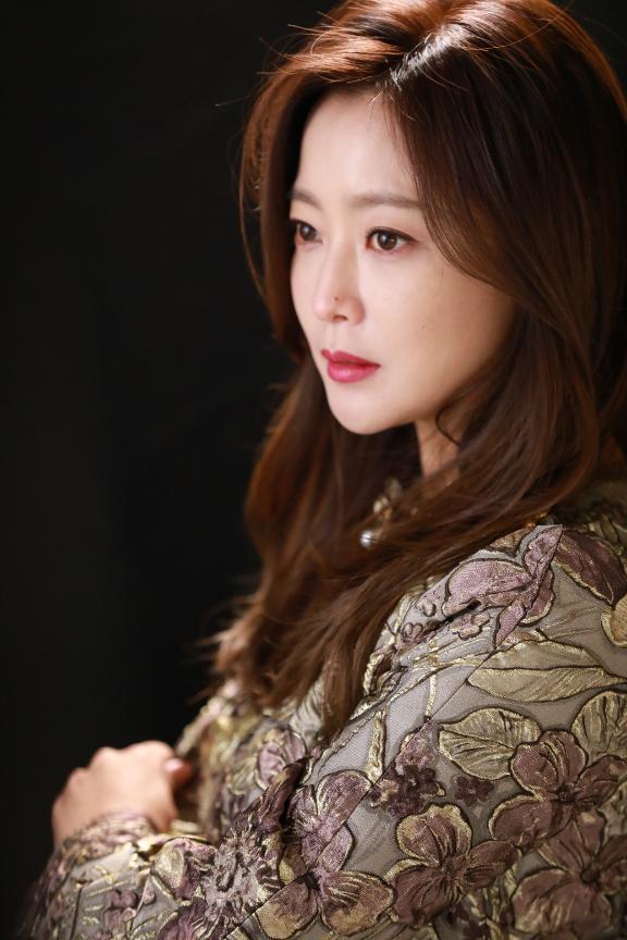 Bí mật nhan sắc tuổi 45 của Kim Hee Sun - 3