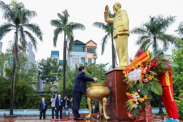 Thủ tướng kiểm tra công tác chuẩn bị SEA Games 31, động viên đoàn thể thao Việt Nam - 1