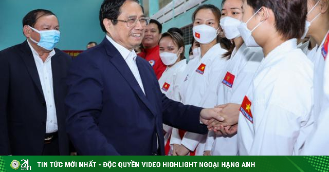 Prime Minister inspects the preparation of the 31st SEA Games, encourages the Vietnamese sports delegation