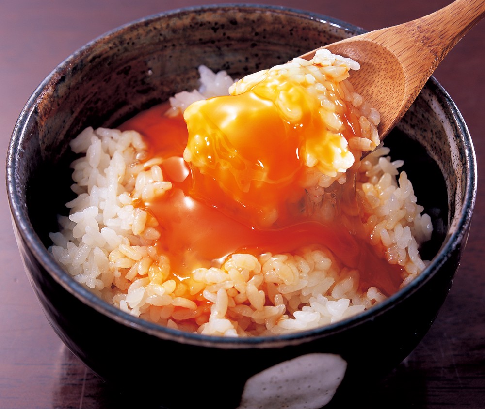 Why do the Japanese like to eat raw chicken eggs with hot rice?  Is this food safe?  - 3
