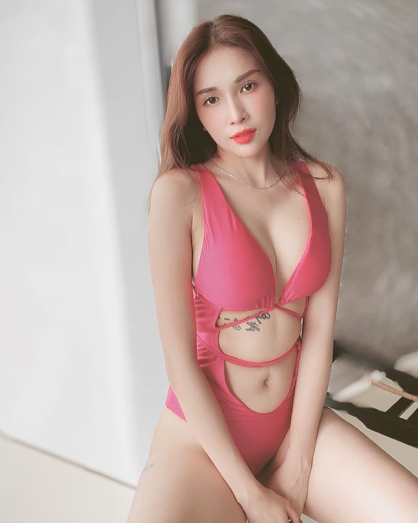 Why "Female real estate giant Hau Giang"  Every time I wear a swimsuit, I cause a stir?  - 5