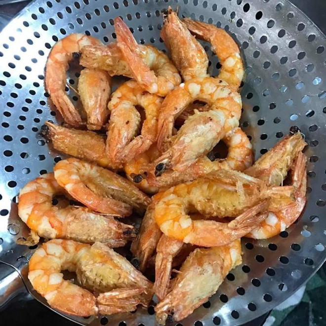 How to make fragrant, rich and delicious salted egg fried shrimp - 4