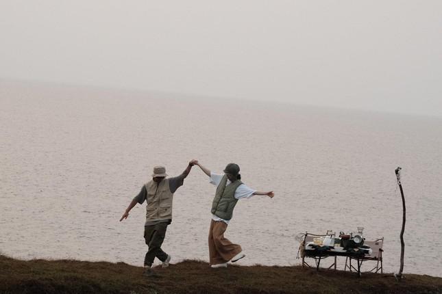 The simple rustic photo set of the young couple was praised by the netizens - 3