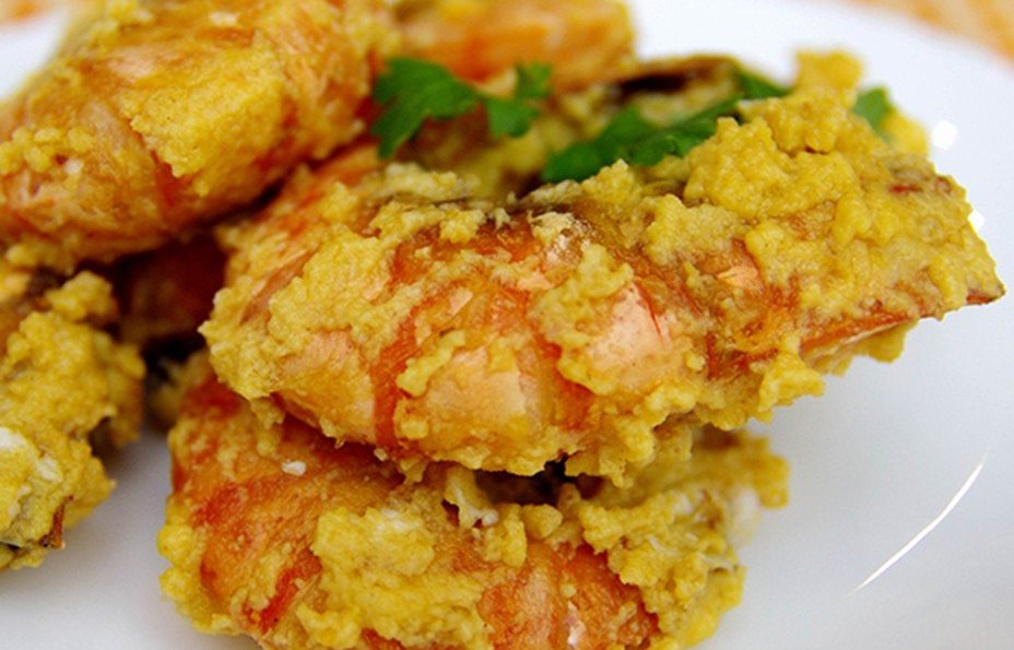 How to make fragrant and rich salted egg fried shrimp - 1
