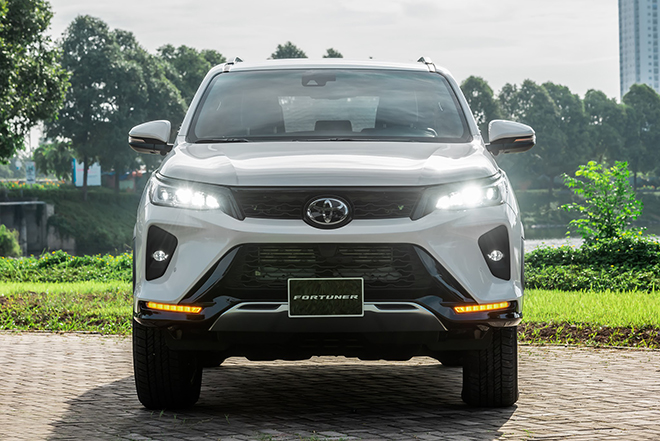 Giá xe Toyota Fortuner tháng 4/2022, giảm 50% LPTB và lãi suất vay - 7