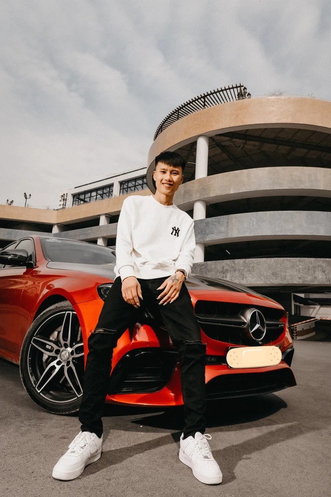 TikToker, YouTuber as life-changing accessories, earn hundreds of millions, buy a luxury car at home - 4