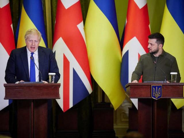 Thủ tướng Anh bất ngờ sang Kiev gặp ông Zelensky, nói không để Ukraine 'bị bắt nạt nữa'