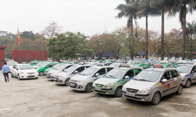 Hơn 7.000 taxi Hà Nội đang nằm im vì thiếu lái xe
