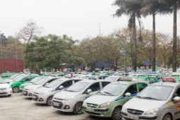 Hơn 7.000 xe taxi Hà Nội dừng hoạt động