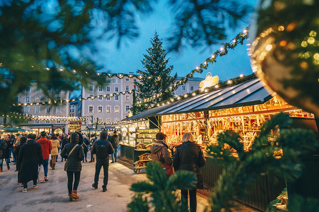 Chợ Giáng sinh Salzburg: Chợ Giáng sinh trên Quảng trường Nhà thờ thực sự là một khu chợ lãng mạn với lịch sử lâu đời. Nguồn gốc của nó có từ năm 1491, khiến nó trở thành khu chợ lâu đời nhất ở Salzburg.
