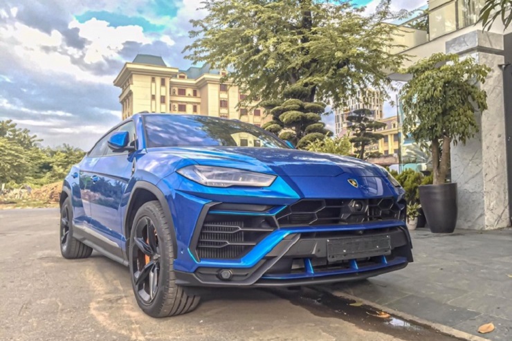 Việc Lamborghini Urus chính hãng chào giá chỉ 13 tỷ khiến việc cạnh tranh giữa các đại lý trở nên gay gắt.