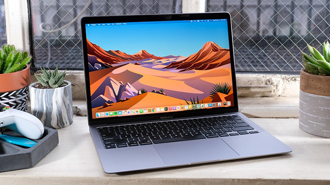 MacBook cũng đang khá đắt hàng.