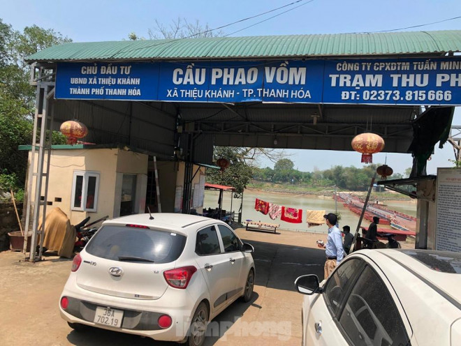 Để có kinh phí duy tu, sửa chữa, nâng cấp cầu phao hàng năm, hiện Cty Tuấn Minh đã lập trạm thu phí bán vé qua cầu cho phương tiện qua lại.