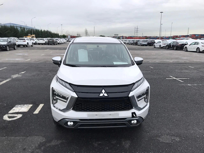 Mitsubishi Xpander 2022 suddenly rolled in Vietnam with a temporary number plate - 4