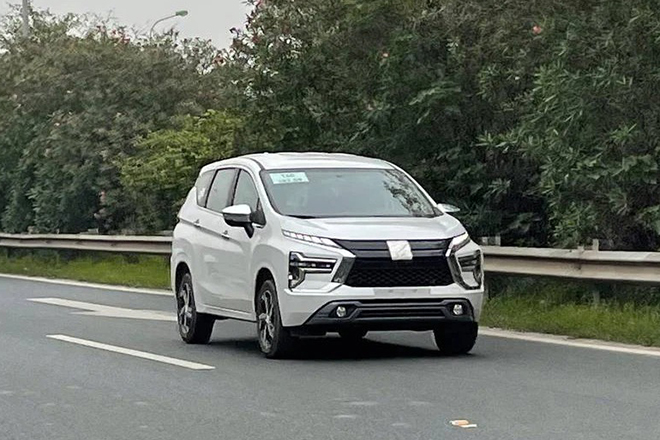 Mitsubishi Xpander 2022 suddenly rolled in Vietnam with a temporary number plate - 1