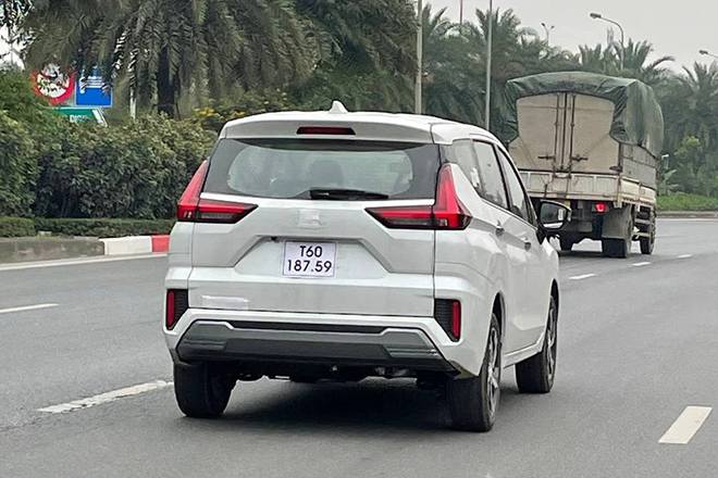 Mitsubishi Xpander 2022 suddenly rolled in Vietnam with a temporary number plate - 3