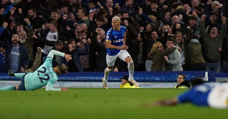 Richarlison ghi bàn gỡ hòa quý giá cho Everton phút bù giờ cuối hiệp 2