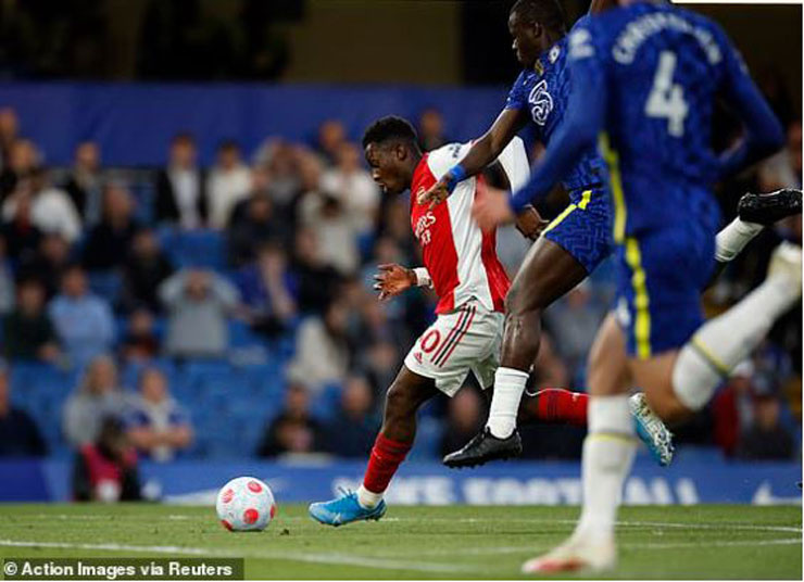 Nketiah mở tỷ số cho Arsenal từ sai lầm khó tha thứ của Christensen