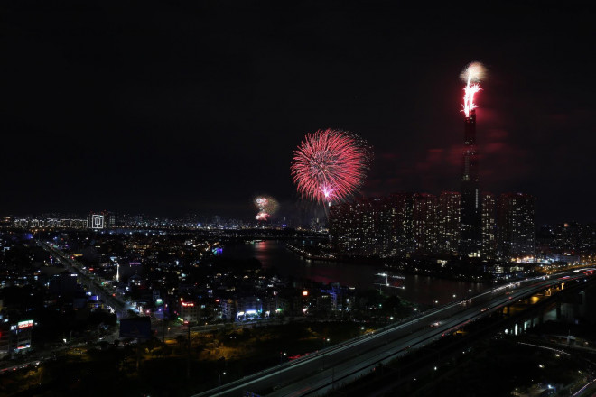 TP HCM bắn pháo hoa mừng lễ 30-4 tại 2 điểm - 1