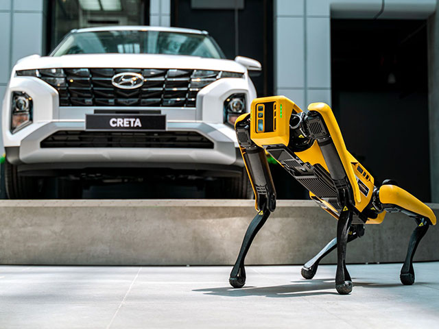 Hyundai Việt Nam đưa robot mới về phục vụ trong các showroom