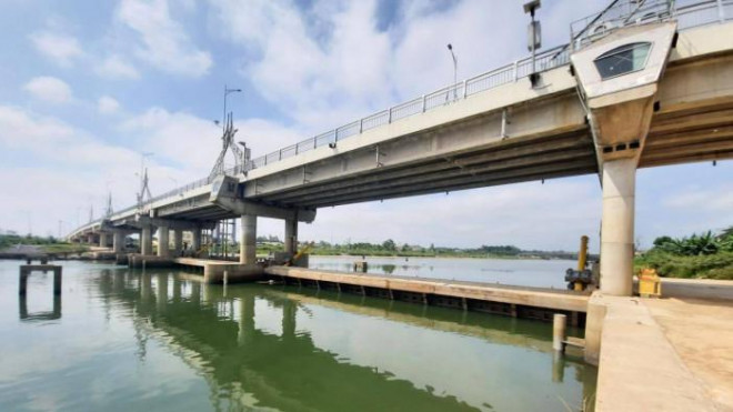 Cận cảnh công trình đập ngăn mặn kết hợp cầu giao thông 500 tỷ ở Quảng Trị - 7