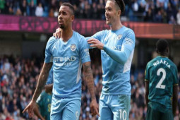 Video bóng đá Man City - Watford: Ngôi sao lập poker, Liverpool run rẩy (Vòng 34 Ngoại hạng Anh)