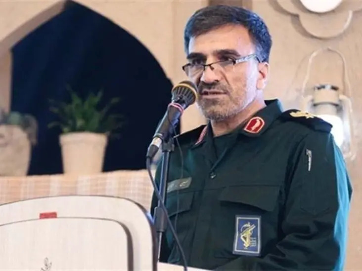 Chuẩn tướng Hossein Almassi may mắn thoát nạn sau vụ ám sát hôm 23.4 (ảnh: Alarabiya)
