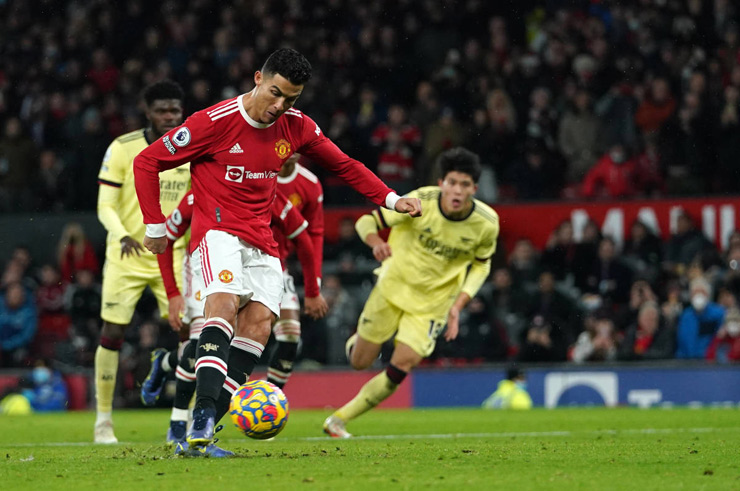 Ronaldo từng lập cú đúp giúp MU thắng Arsenal 3-2 ở trận lượt đi mùa này