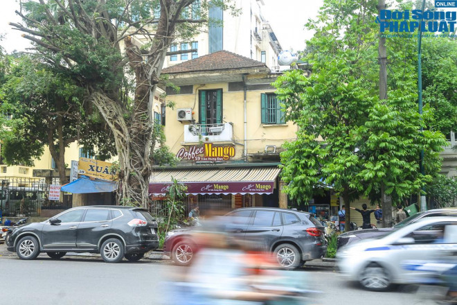 Biệt thự số 59 Trần Hưng Đạo cũng được thuê lại làm mặt bằng của quán cafe.