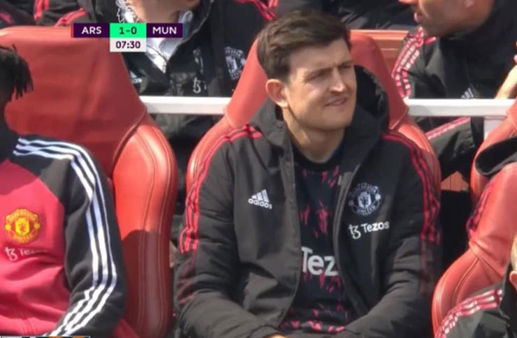 HLV Ten Hag lôi kéo trò cưng bỏ Barcelona về MU thay Maguire &#34;làm sếp&#34; - 1