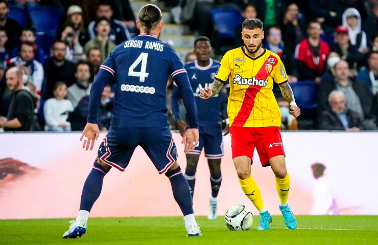 Tuy nhiên, Lens cho thấy sự khó chịu khi cầm chân PSG 0-0 trong 45 phút đầu tiên