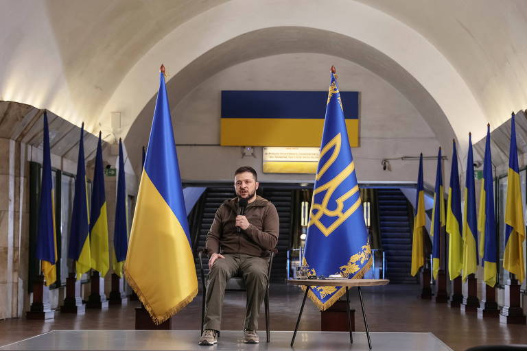 Tổng thống Ukraine Zelensky trong cuộc họp báo hôm 24.4 (ảnh: Guardian)