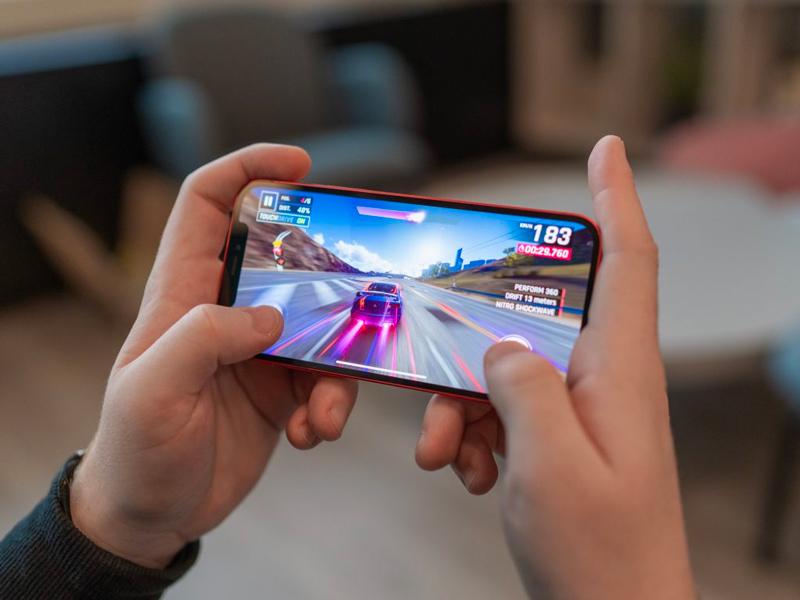 Chơi Asphalt 9 max setting trên iPhone 12 series cũng không giật lag