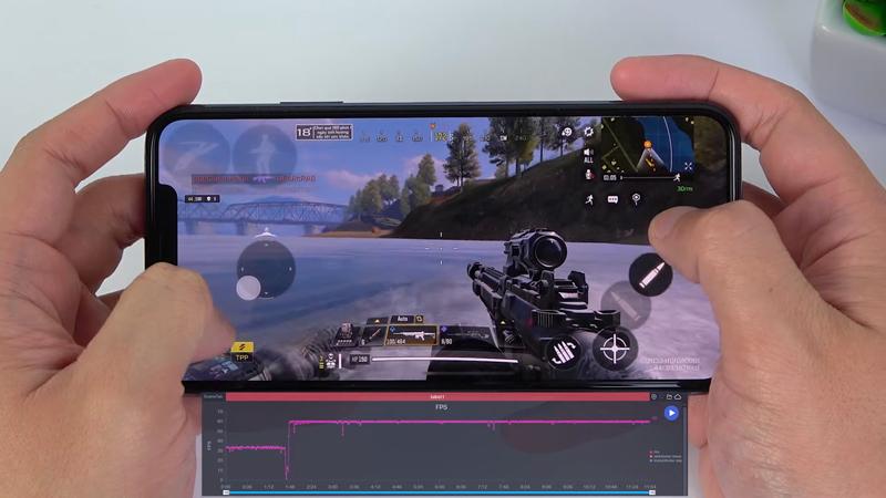 Khi chơi Call Of Duty trên iPhone 11 Pro Max FPS luôn ổn định ở mức 60fps