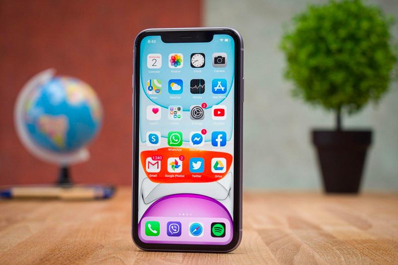 Màn hình iPhone 11 vẫn có thiết kế tai thỏ
