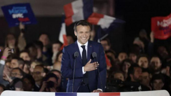 Tổng thống Pháp Emmanuel Macron phát biểu trước những người hâm mộ sau chiến thắng.