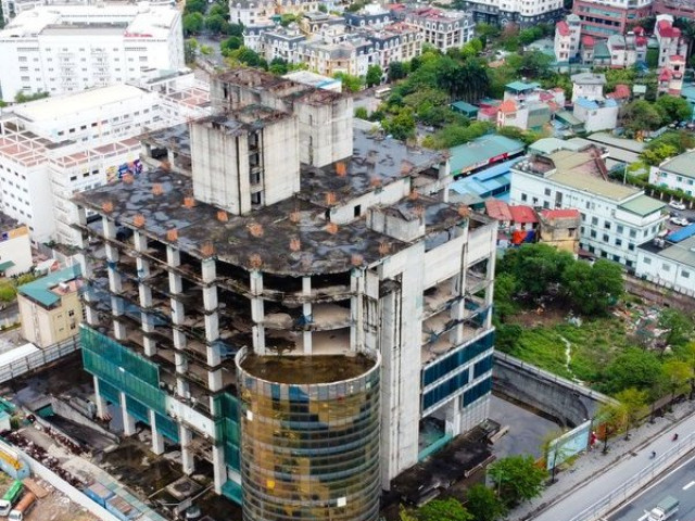 ”Toà tháp thương binh” bỏ hoang giữa đất vàng Hà Nội