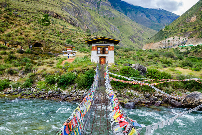 Đây là cây cầu dây xích sắt của Tu viện Tamchog Lhakhang, sông Paro, Bhutan.&nbsp;
