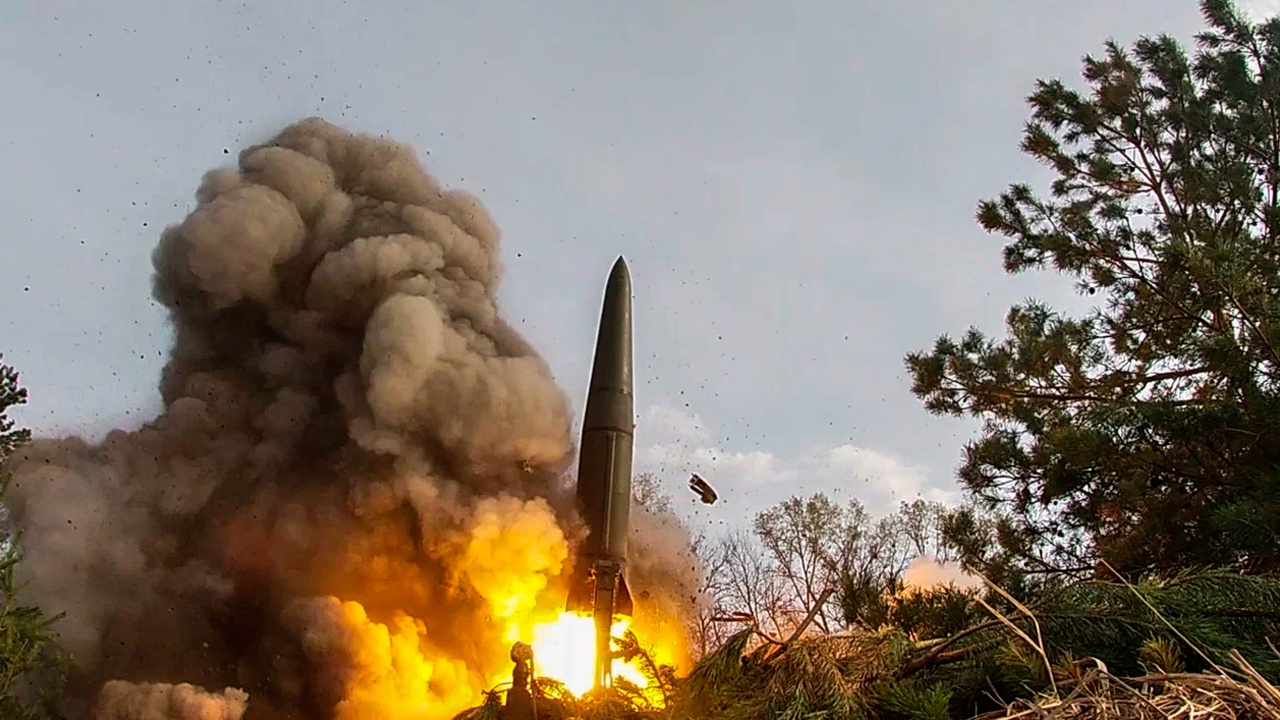 Tên lửa Iskander của Nga khai hỏa trong xung đột Ukraine.