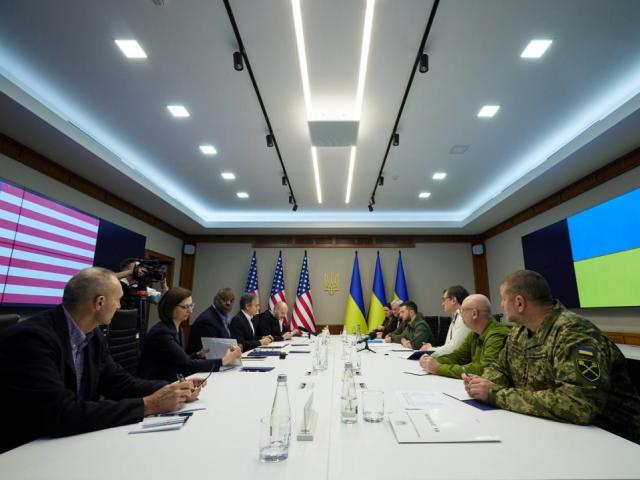 Mỹ bỏ qua thủ tục để bán ”khẩn” đạn dược cho Ukraine