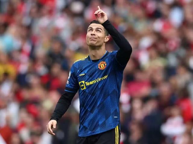 Ronaldo không được lòng SAO trẻ MU, bị dụ dỗ đầu quân cho Arsenal