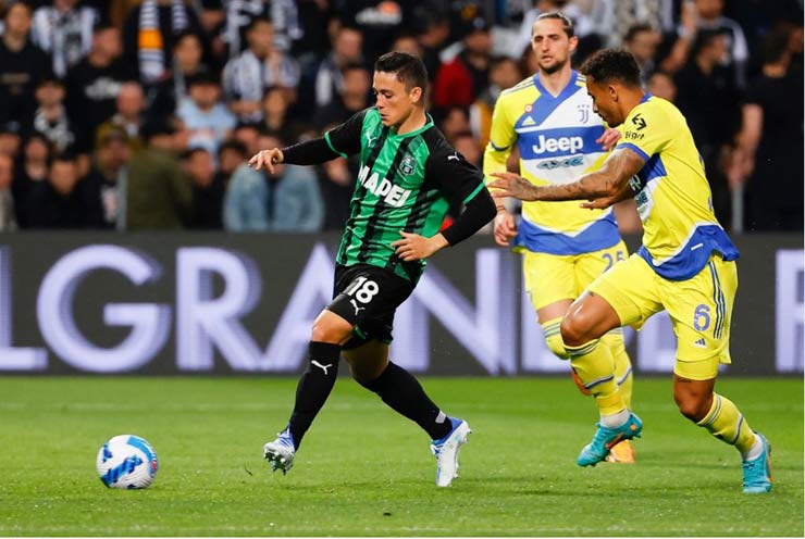 Giacomo Raspadori (số 18) mở tỷ số cho&nbsp;Sassuolo khi tiếp đón Juventus trên sân nhà Mapei