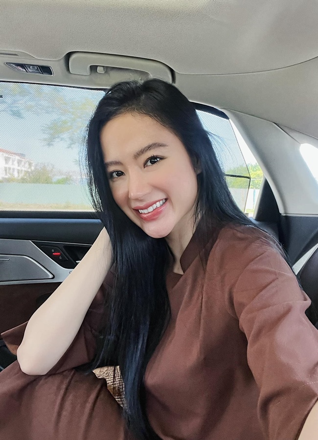 Angela Phương Trinh giản dị nhưng vẫn tràn đầy sức hút, tươi trẻ