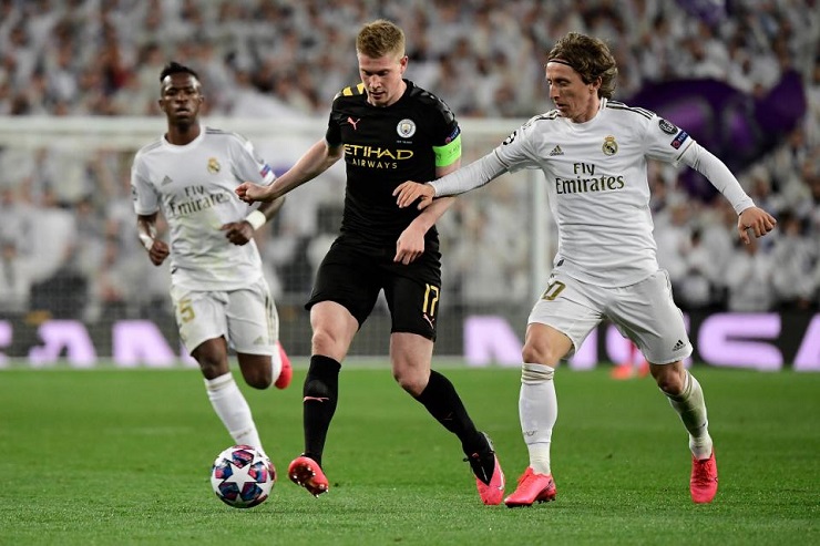 Cuộc đối đầu giữa hai "nhạc trưởng" De Bruyne và Modric