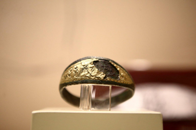 Chiếc vòng quý hiếm 3.300 tuổi sáng đẹp sau khi được phục hồi - Ảnh: Bảo tàng Çorum/Daily Sabah